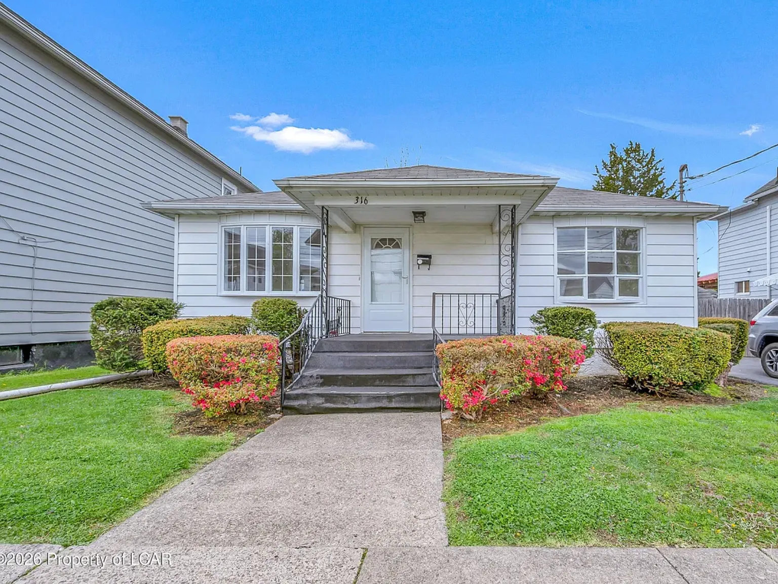 2 bed, 1.5 bath, 1761 sqft, $2,000 — Photo 1