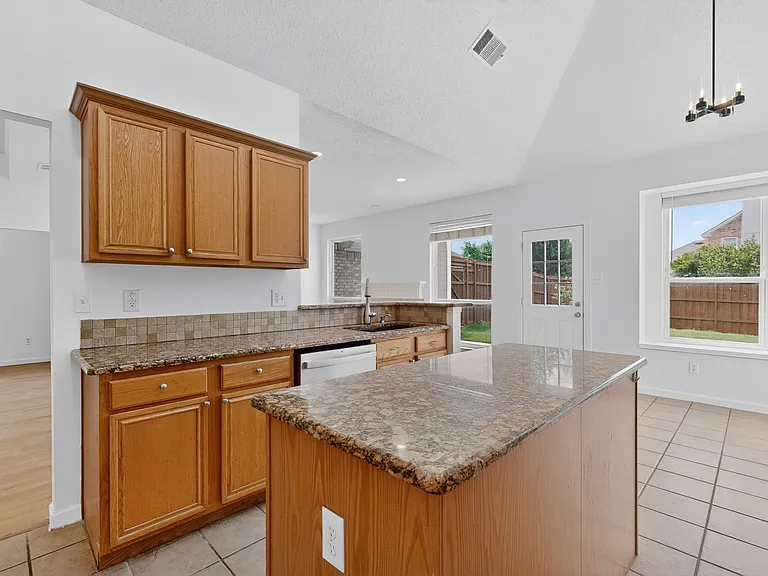 7807 Kristina Dr — Photo 36