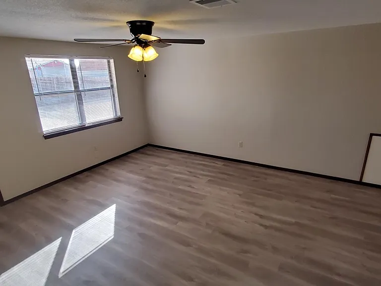603 Nimrod Rd — Photo 2