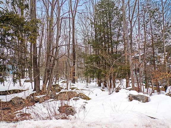 3rd image of 36 Hidden Lake Dr