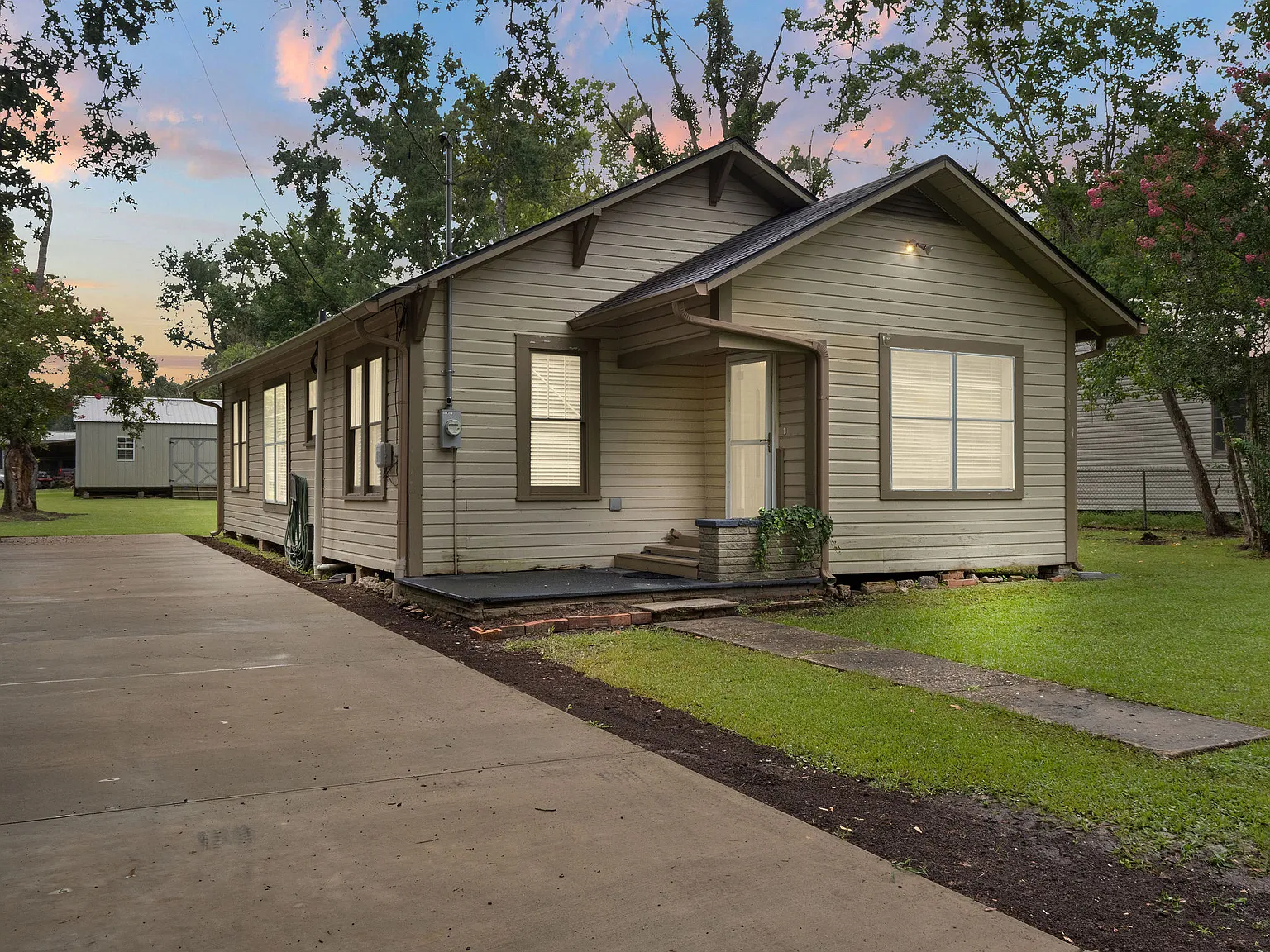 3 bed, 1100 sqft, $1,100 — Photo 3