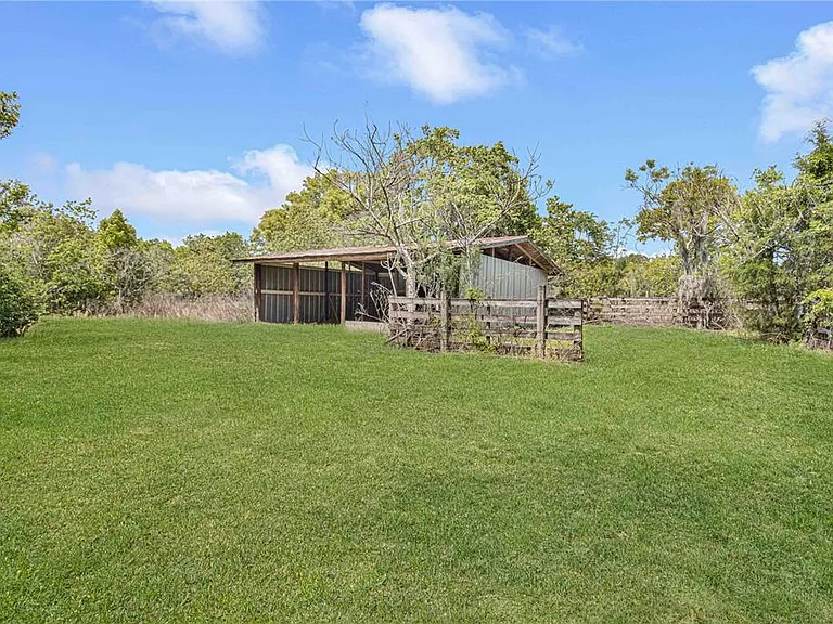 8225 E Highway 25 — Photo 16
