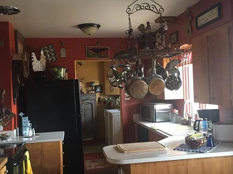 Cute, well equipped kitchen!