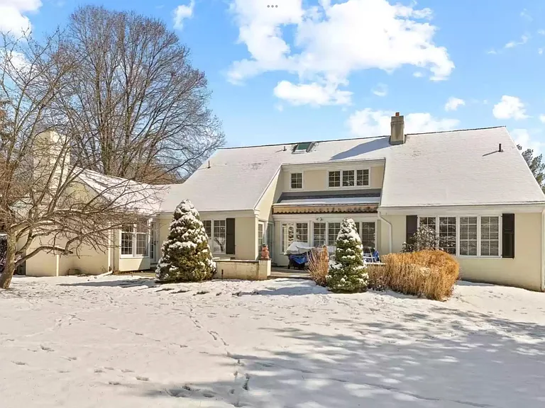 684 Wetherby Ln — Photo 10