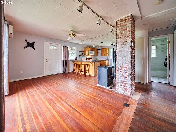 3rd image of 4004 E 15th St