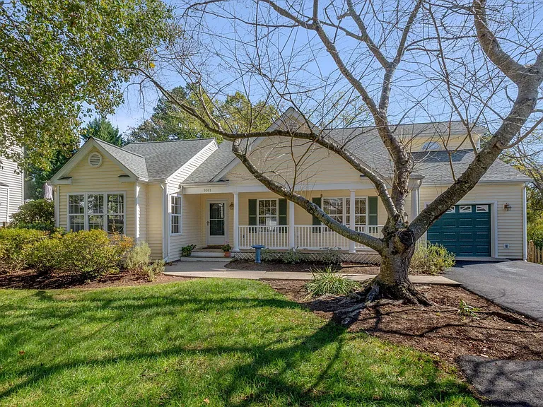 1081 Wintergreen Ln — Photo 1