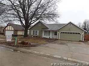 3 bed, 2.0 bath, 1261 sqft, $1,600 — Photo 1