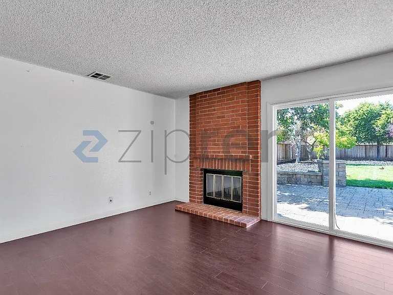 32805 Palmdale Ct — Photo 12