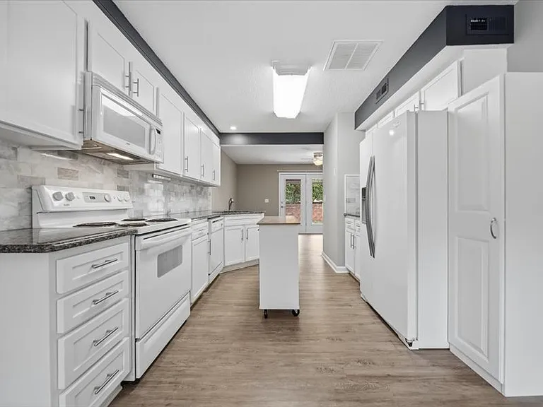 3261 White Oak Ct #J-3 — Photo 3