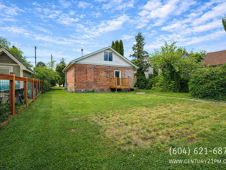 34758 Clayburn Rd #WHOLE HOUSE — Photo 10