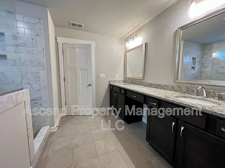 8592 Kensley Ln — Photo 28