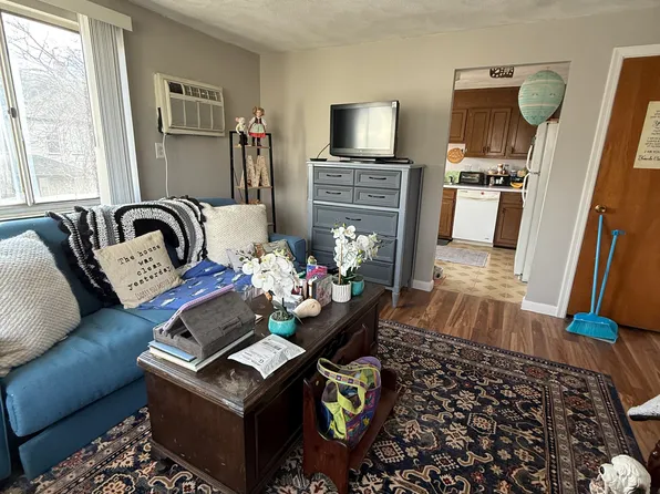 63 Cedar St #5, Waltham, MA 02453