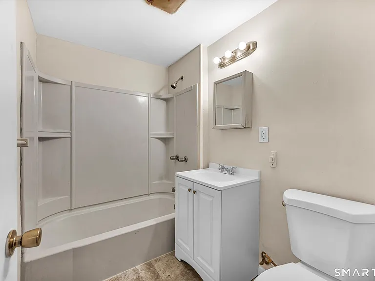 128-130 Sisson St #2 — Photo 15
