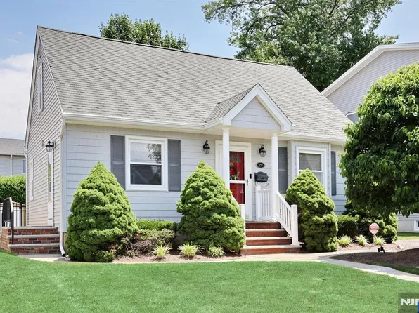 29 Margaret Ct, Dumont, NJ 07628