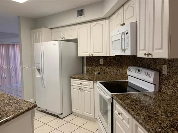 12447 NW 7th St #12447, Miami, FL 33182