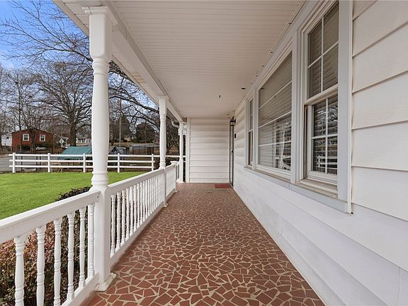 3rd image of 3 Bayne Dr