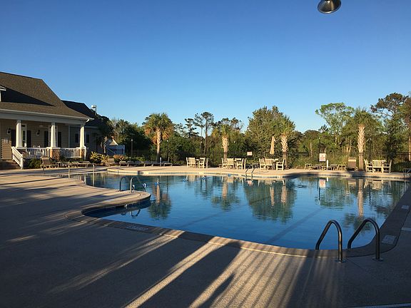 Rivermist clubhouse and pool