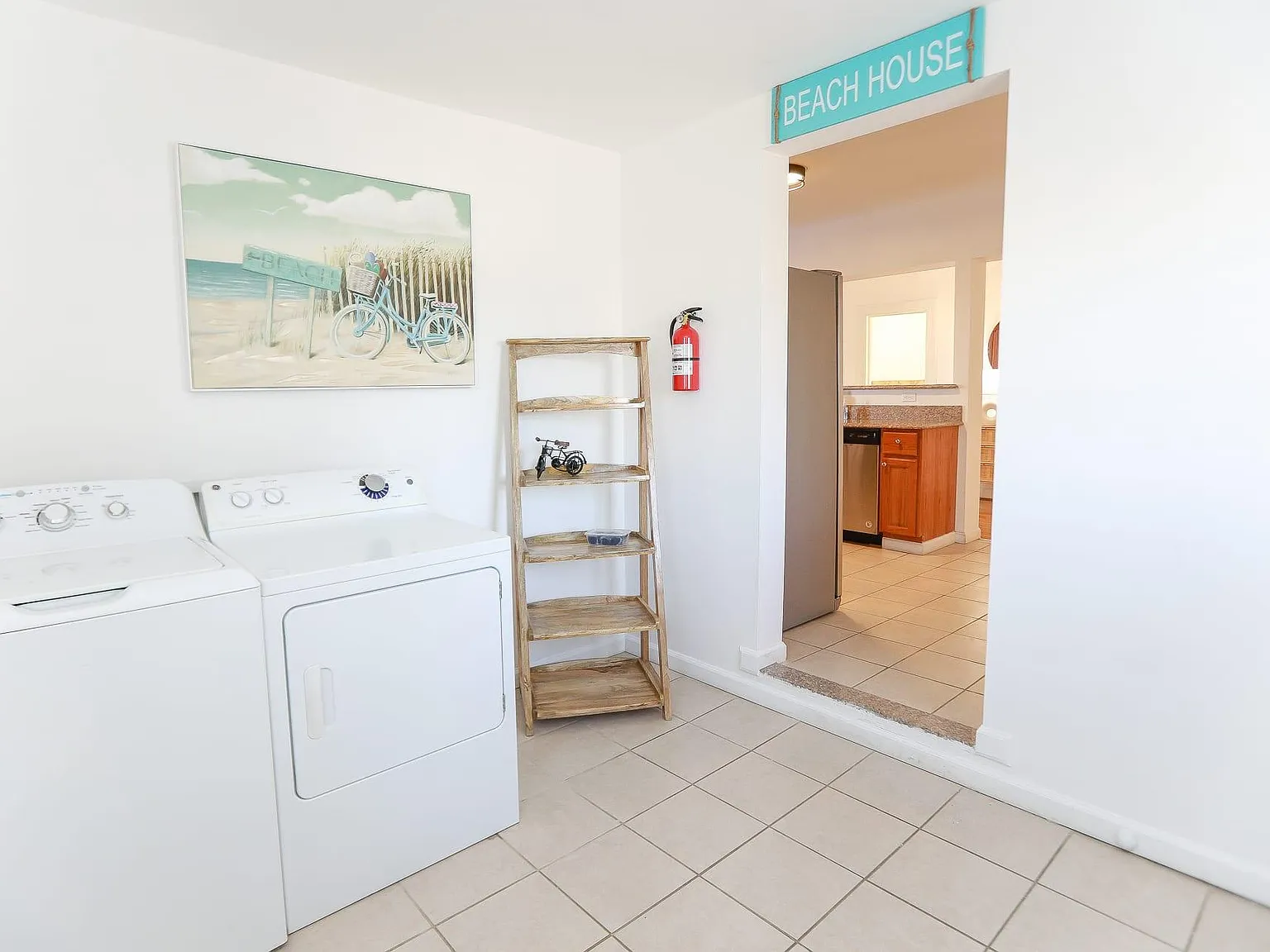 3 bed, 1300 sqft, $3,330 — Photo 4