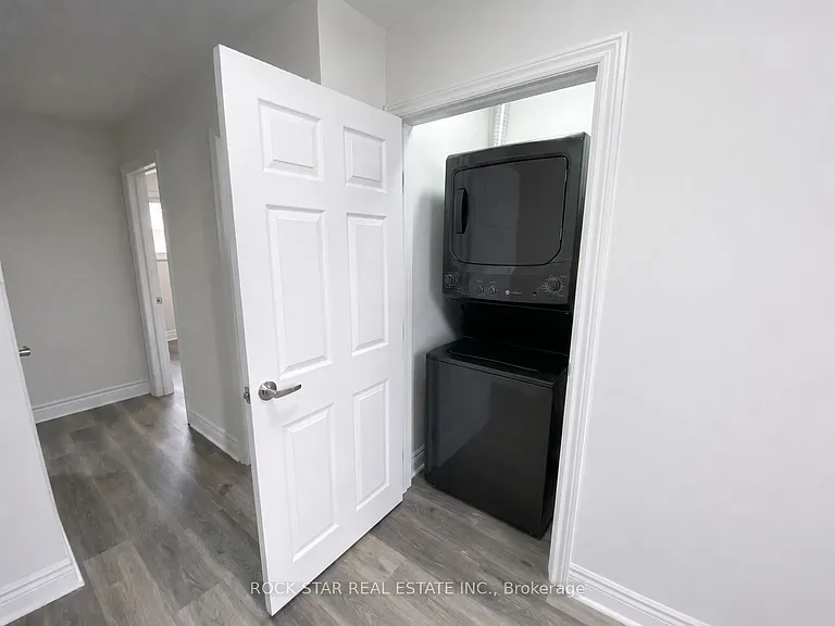 227 Fernwood Cres #MAIN — Photo 17