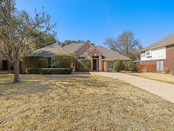 3rd image of 2040 Saint Andrews Dr