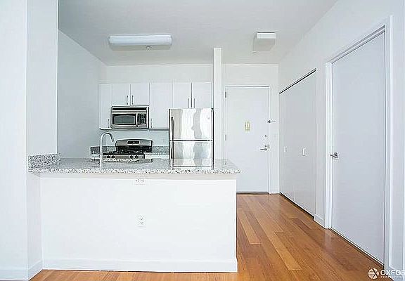 5th image of 184 Kent Ave APT C-513