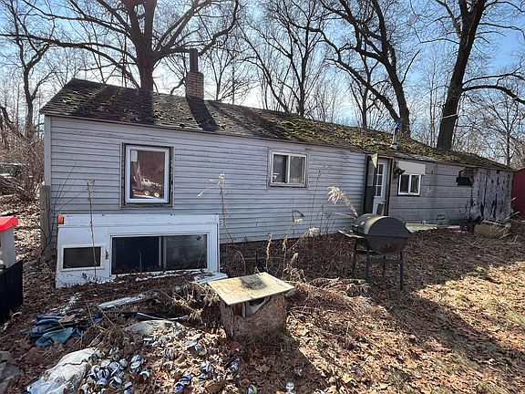 5th image of 9806 Seven Mile Rd NE