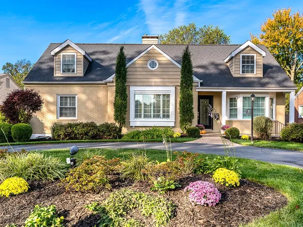 5 Armstrong Dr, Saint Louis, MO 63122