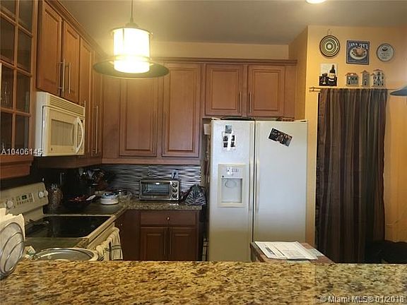 Open kitchen granite counter top and plenty of space ideal for entertaining