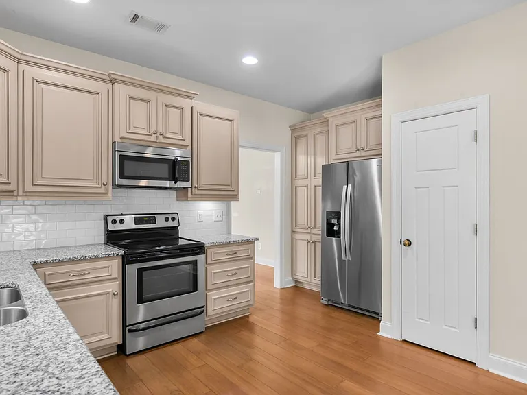 948 Starr Ct — Photo 8