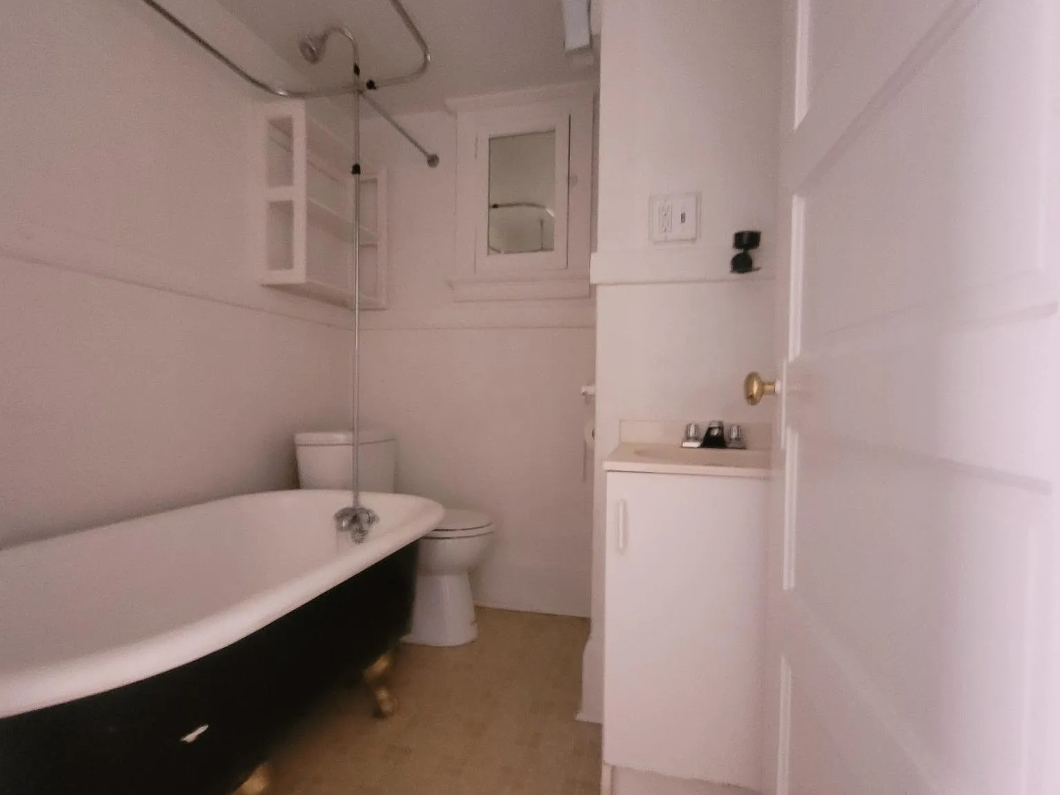 1527 Belmont Ave — Photo 2