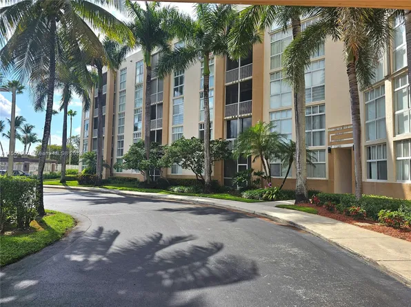 9755 NW 52nd St APT 306, Doral, FL 33178