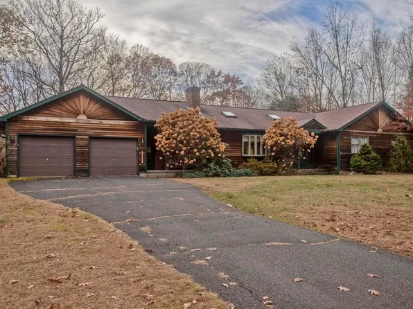 501 Woodland Way, Russell, MA 01071