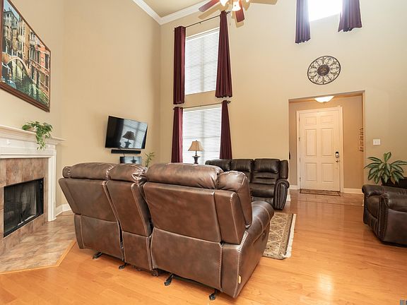 3rd image of 12162 Canterbury Park Dr