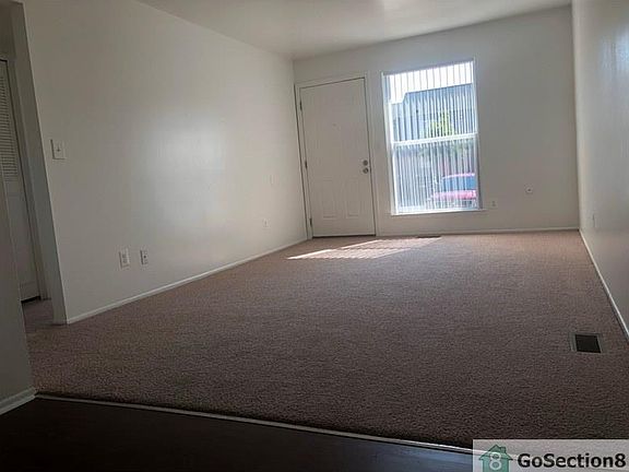 4th image of 681 Villa Dr