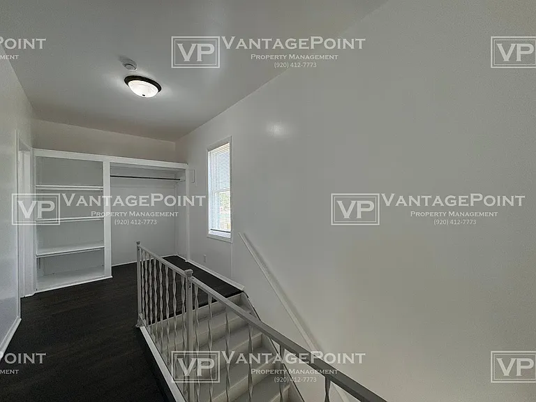 213 E Green Bay St #B — Photo 14