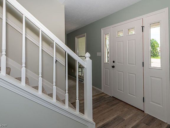 4th image of 431 Sugarbush Cir