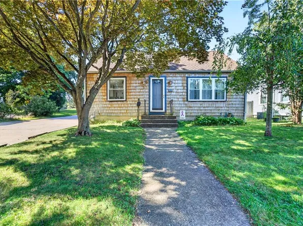 333 Maple St, Warwick, RI 02888