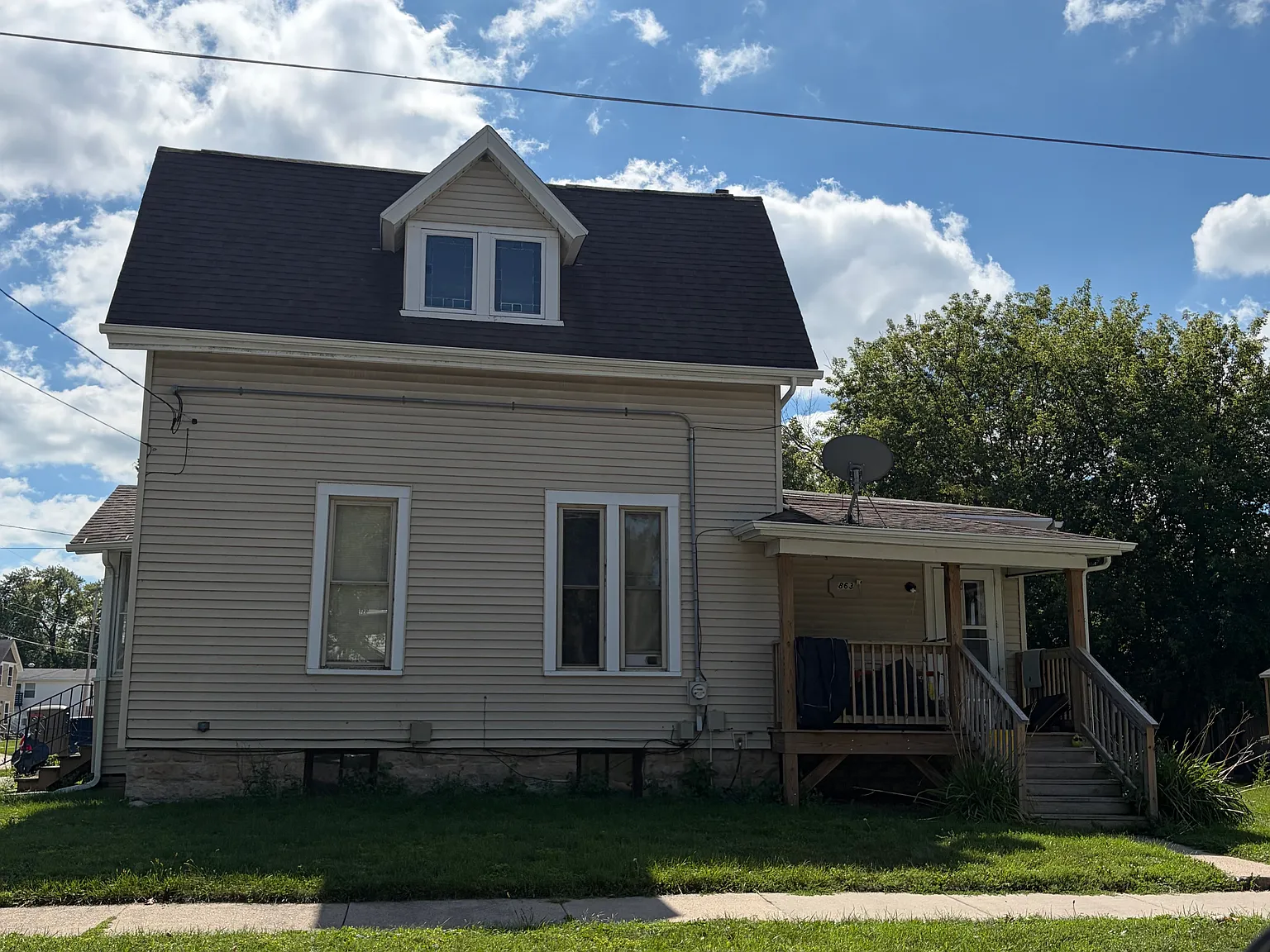 863 Frederick Street — Photo 2