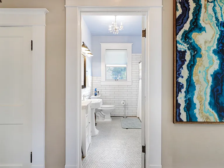 802 N Olive St — Photo 10