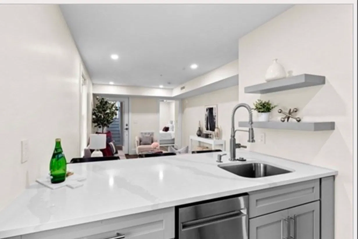 2 bed, 1.0 bath, 700 sqft, $2,850 — Photo 2