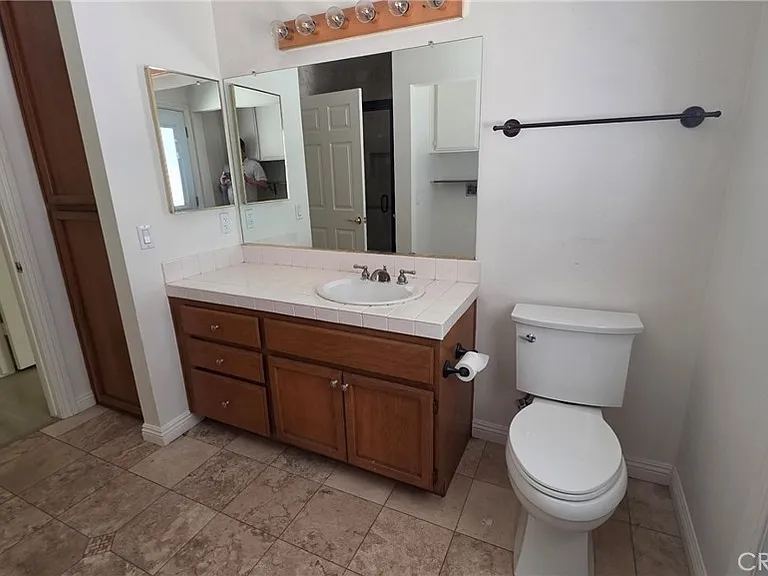 20800 Regency Ct — Photo 16