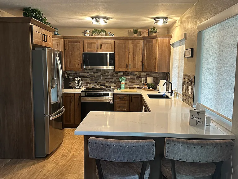 1814 W Kerry Ln — Photo 10