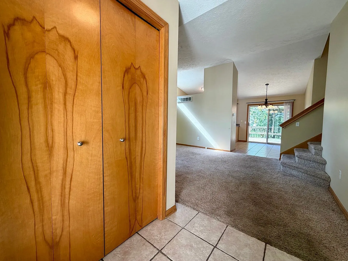 3 bed, 2.0 bath, 1665 sqft, $2,400 — Photo 3