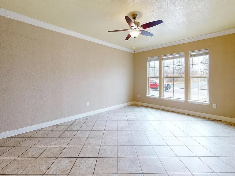 7559 Glen Mont Dr — Photo 4