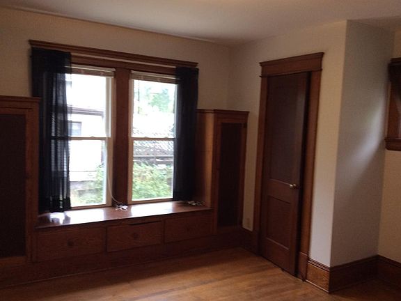 3rd image of 429 E Washington St