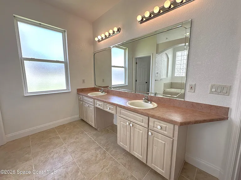 616 Manatee Bay Dr — Photo 17