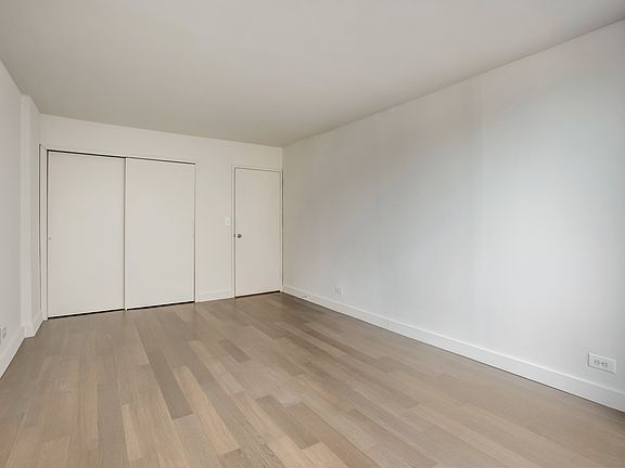 4th image of 300 Mercer St APT 19B