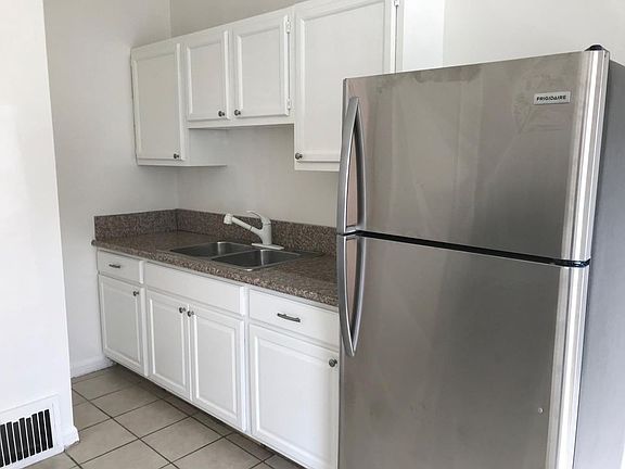 5th image of 626 S Cochran Ave APT 3