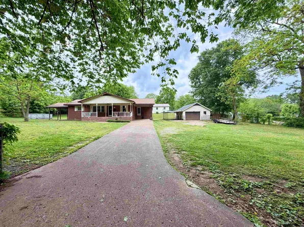 417 Vine St, Greenfield, TN 38230