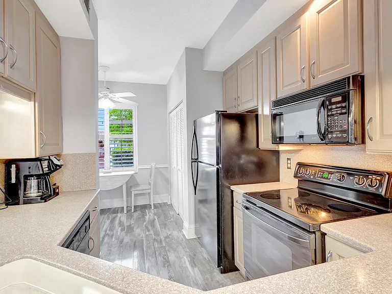 200 Waterway Rd #109 — Photo 14